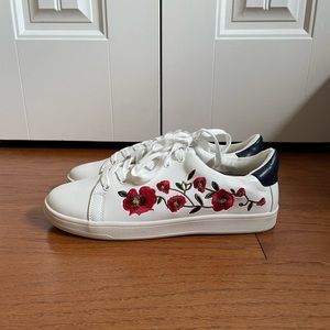A New Day Size 10 White Floral Embroidered Sneakers